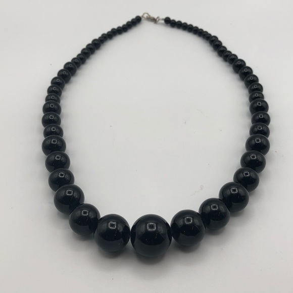 NWOT BLACK GRADUATED BEAD NECKLACE - Picture 1 of 5